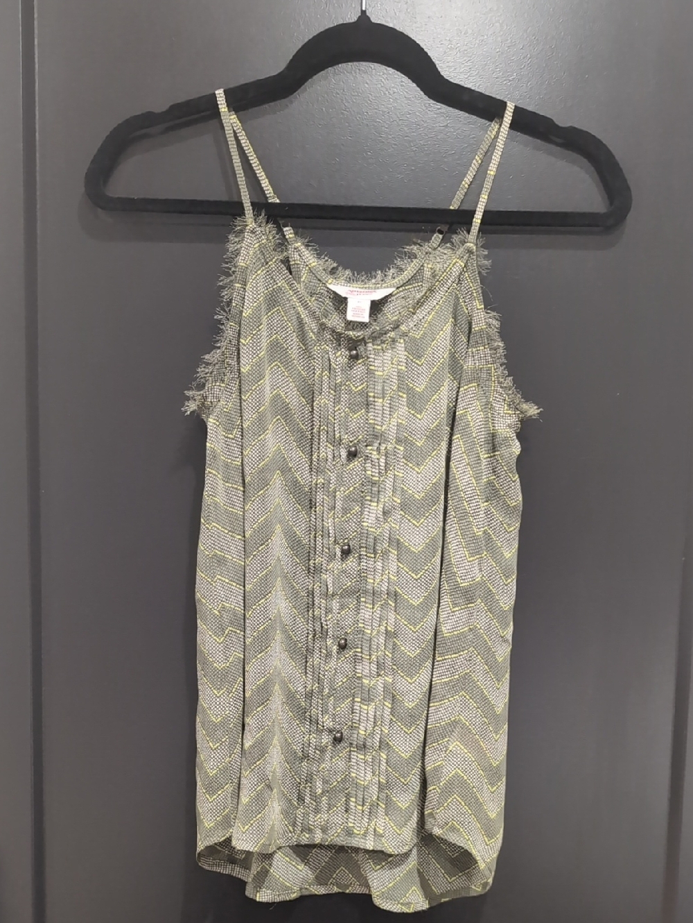 Frayed Chevron Button-Front Sleeveless Tank - Yellow & Green